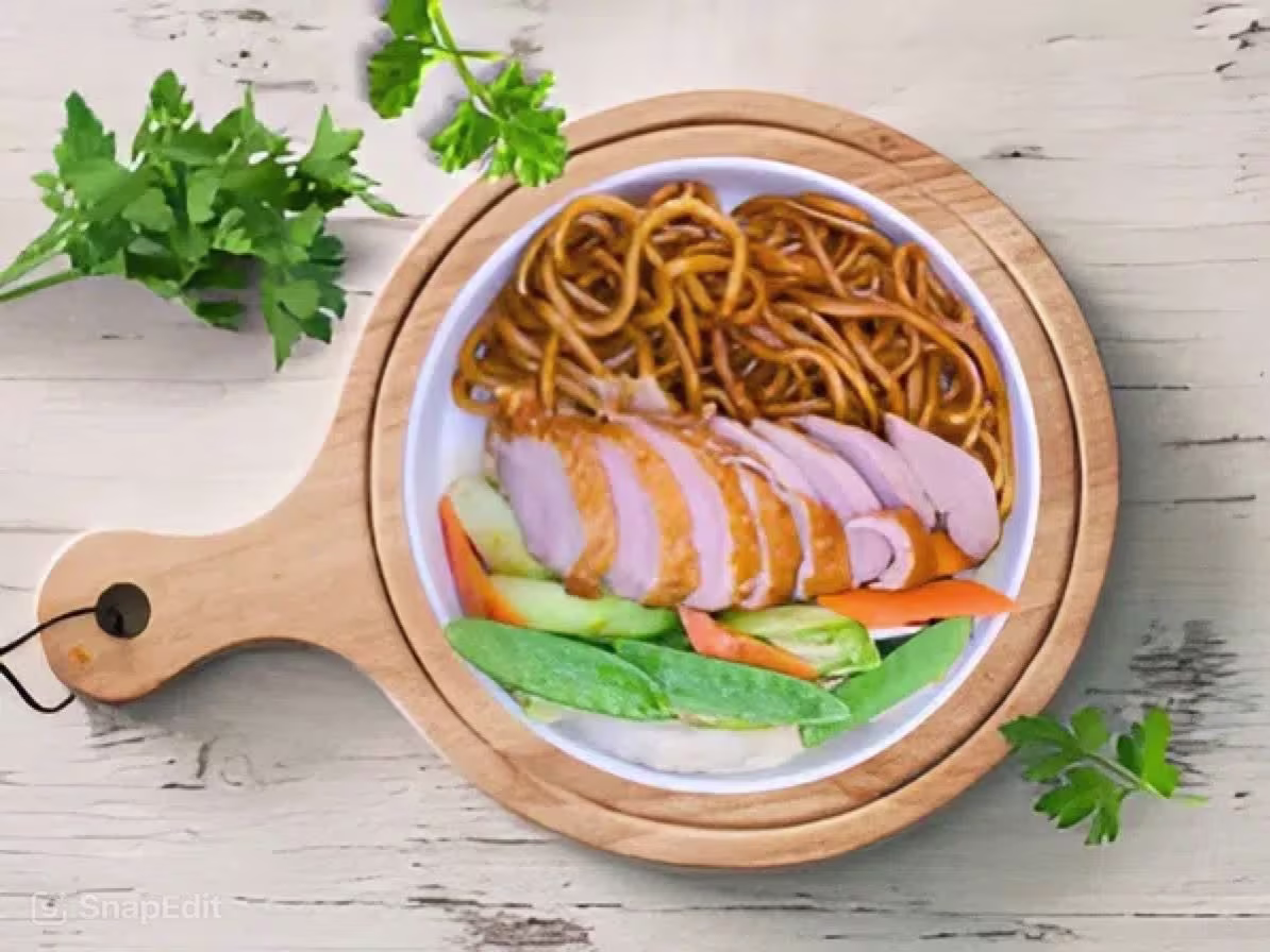 Gebratene Udon nach vietnamesische Art mit Ente