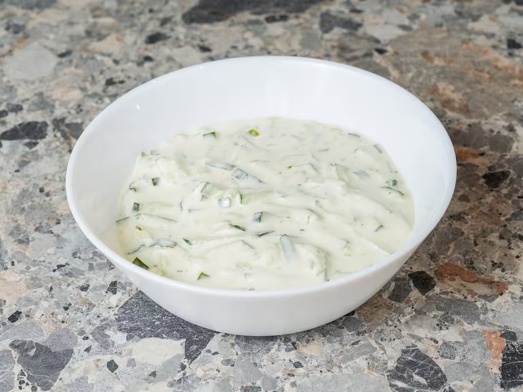 Gurkenrahm Salat
