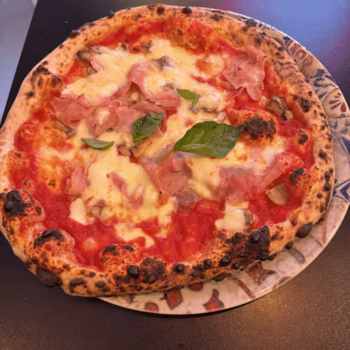 Pizza Prosciutto e Funghi