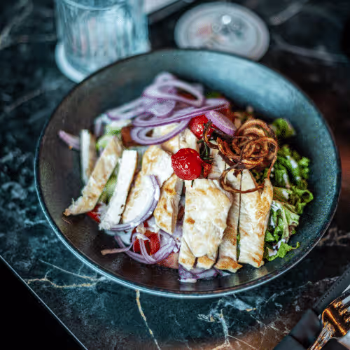 Salat mit Hühnerstreifen