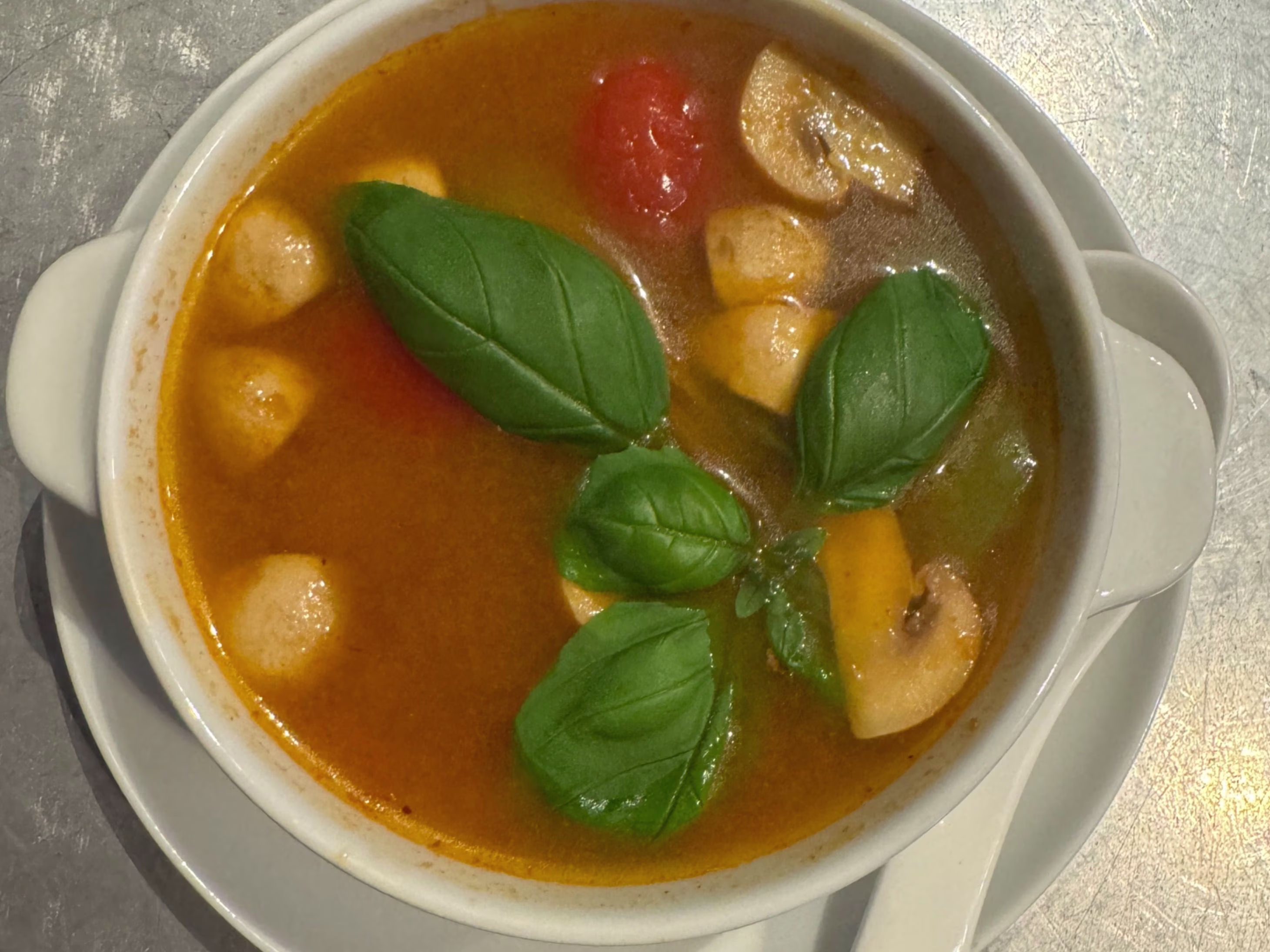 Tom Yam Kung Soup (sauer-scharf)