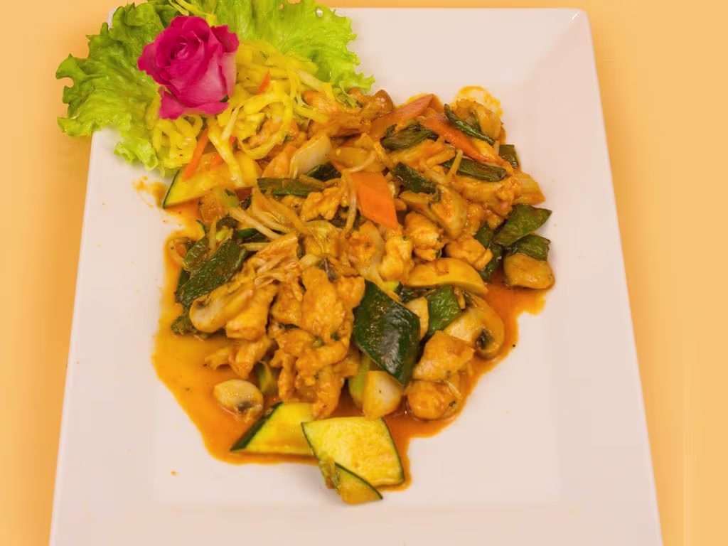 Hühnerfleisch mit Bambussprossen u. Morcheln