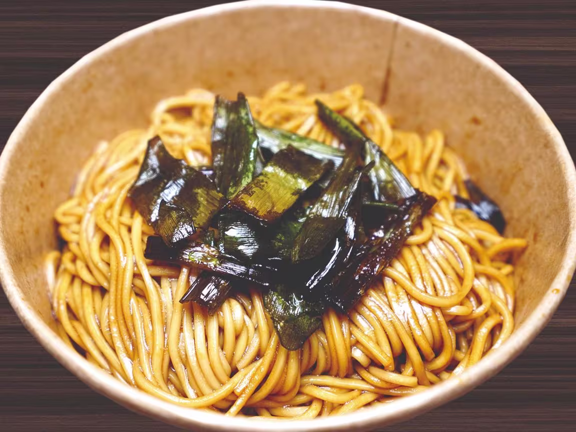 Shanghai-Nudeln mit geröstetem Zwiebelöl