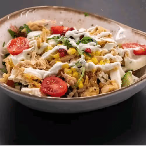 Griechischer Salat mit pulled Chicken