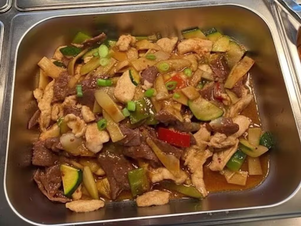 Rindfleisch mit Wok Gemüse