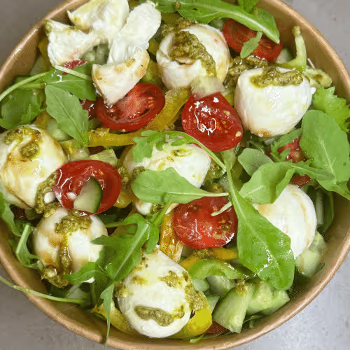 Buffalo Salat mit Pizzastangerl-