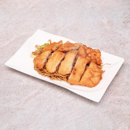 Bratnudeln mit gebackenem Hühnerfleisch