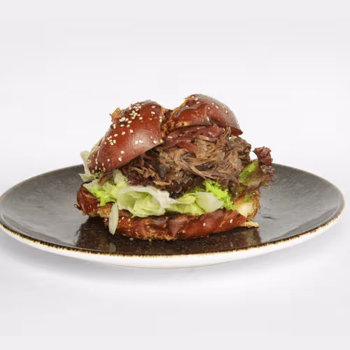 Hausgemachter Pulled Beef Burger