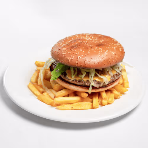 Cheeseburger mit pommes beilage