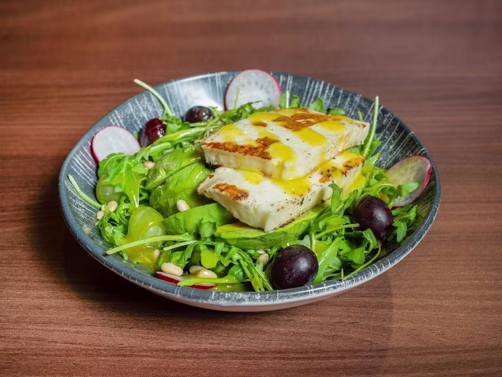 Avocado-Hallumi Salat