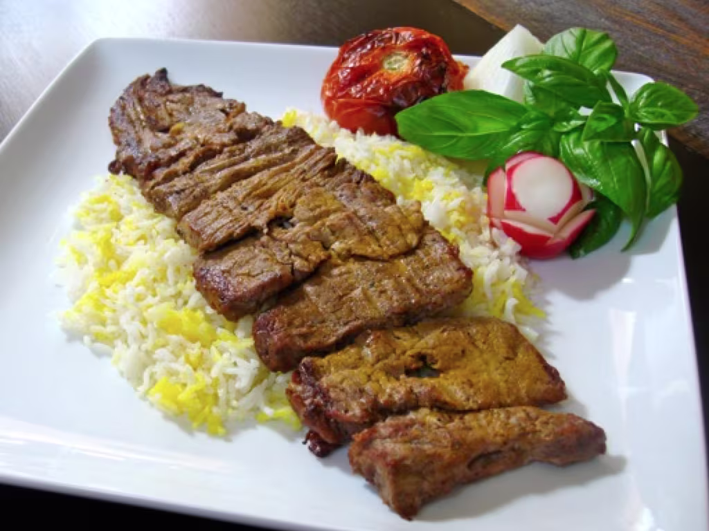 Rind Filet Kebab mit Reis und Gegrillte Gemüse