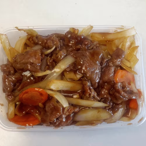 Rindfleisch mit Zwiebeln