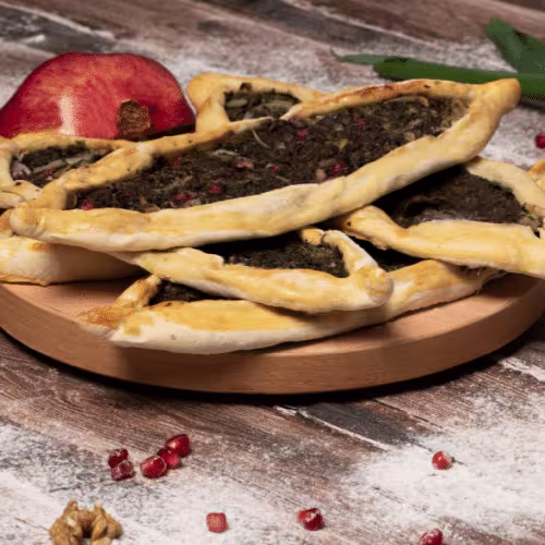 Fatayer mit Spinat und Hirtenkäse (vegetarisch)