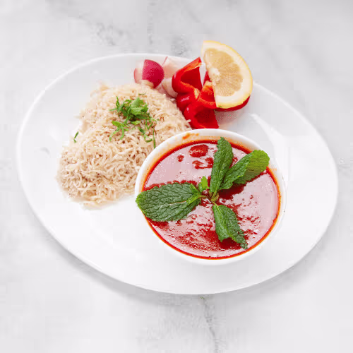 Bamya mit gekochten Okraschoten, Tomaten und Reis