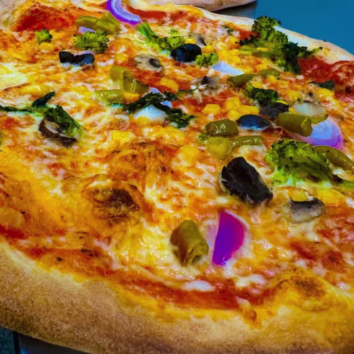 Familien-Pizza 45cm x 45cm inkl.gratis 1,5l cola