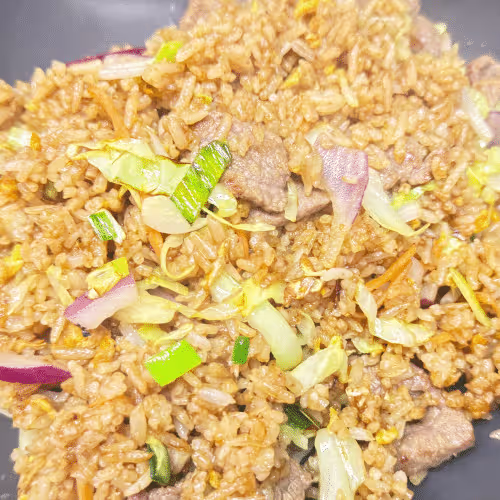Gebratener Eierreis mit Rindfleisch