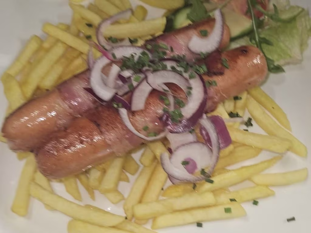 Berner Würstel (2 Stück) mit Pommes frites