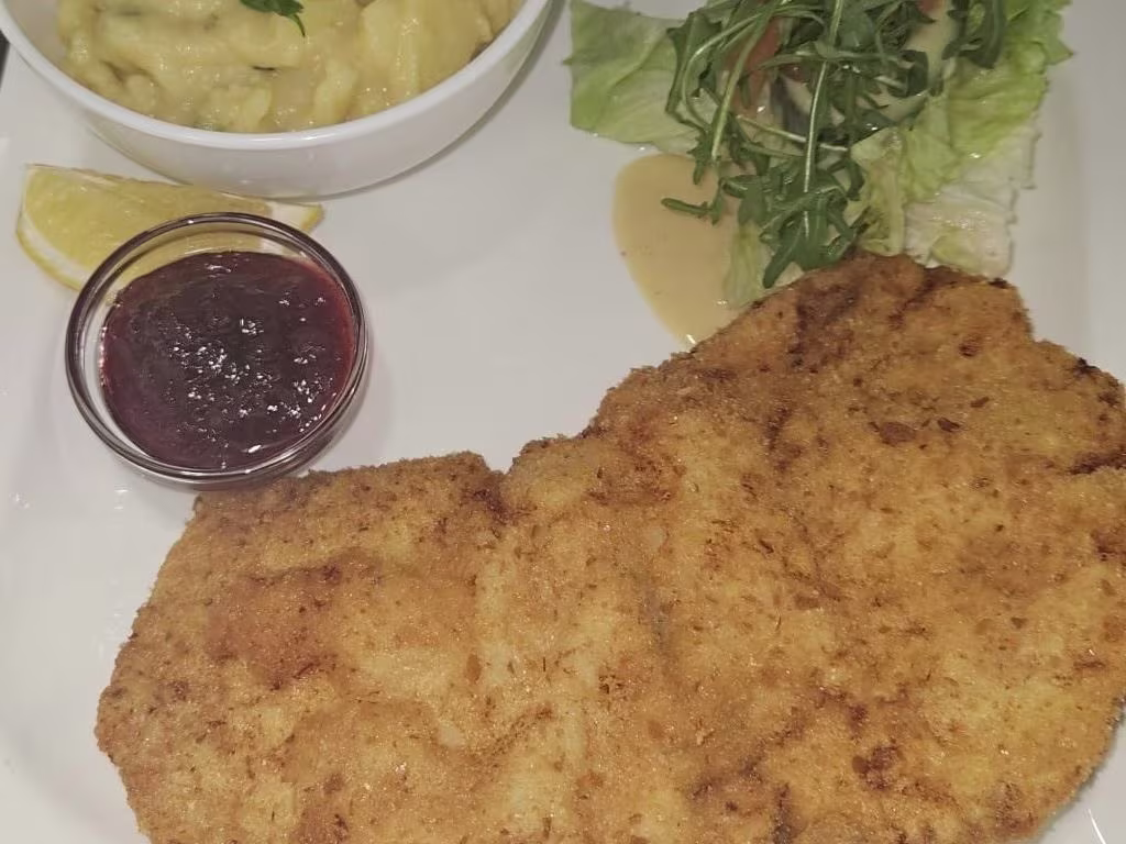 Putenschnitzel Wiener Art gebacken