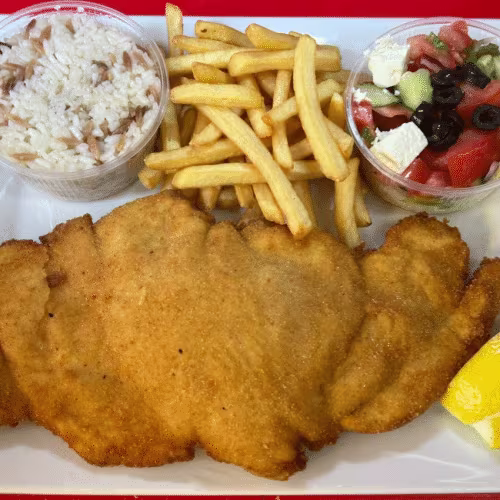 Riesen Hühnerschnitzel mit kleinem Salat