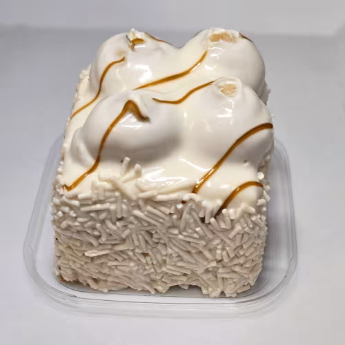Weiße Profiterole Torte