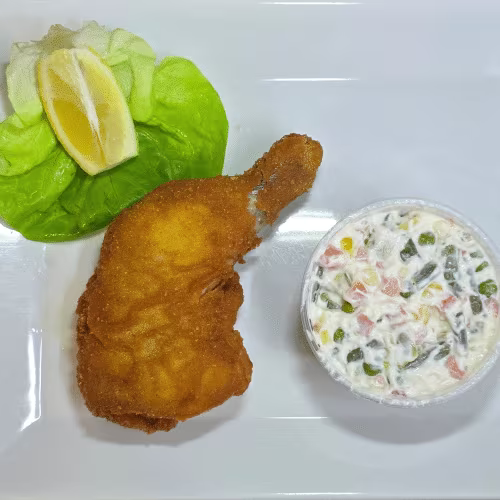 Gebackene Hühnerkeule mit Salat