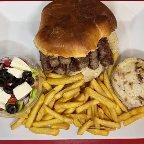Cevapcici Teller mit Salat