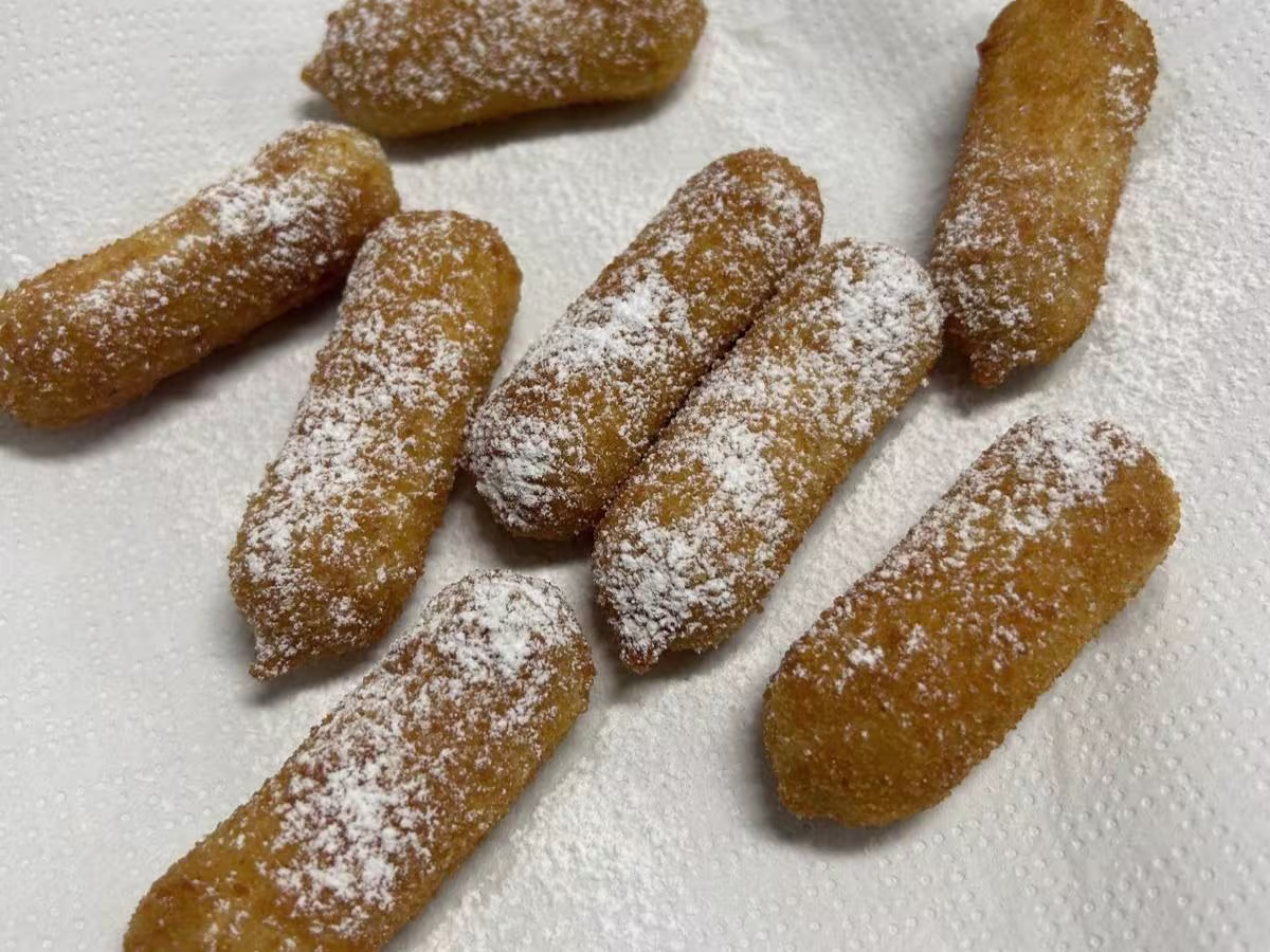 Kirschensticks mit Staubzucker optional mit Vanille Sauce