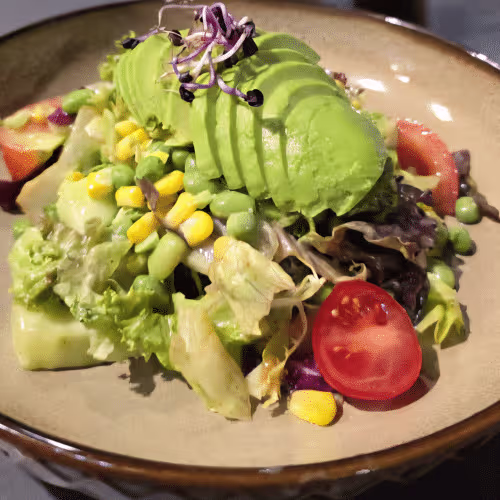 Maize Baan Salat mit hausgemachte Johgurt oder Balsamico Dressing