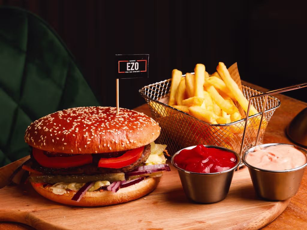 Hamburger + Pommes