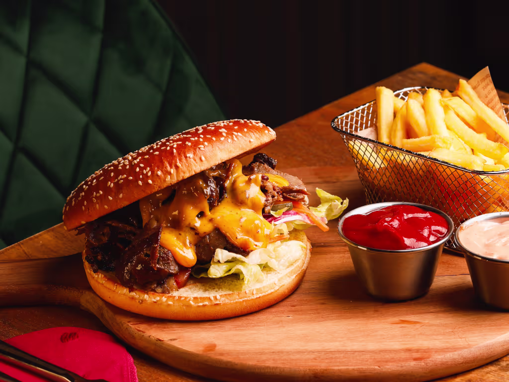 Steak Döner Burger + Pommes