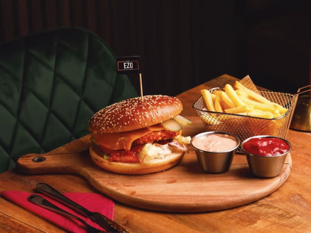 Ezo Avokado Burger + Pommes