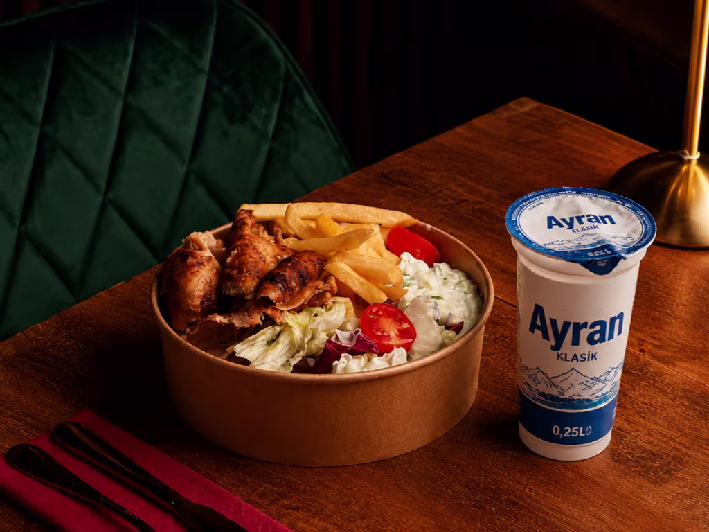 Super Combo Hühner-Döner Salat Bowl + Ayran