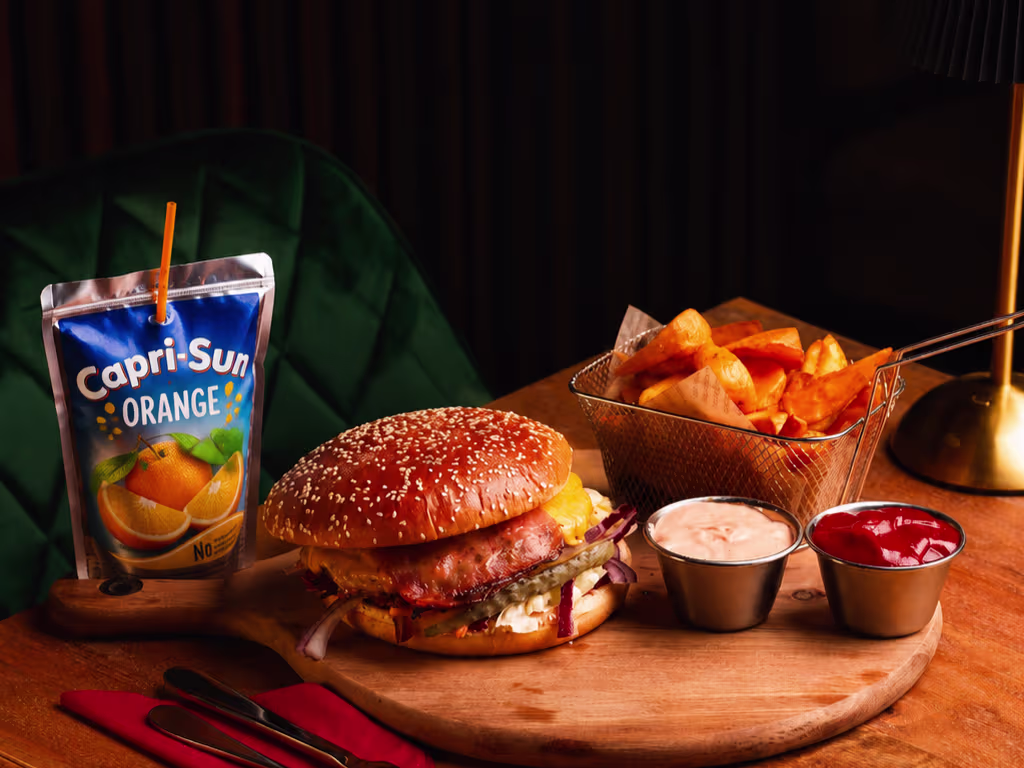 Kindermenü Burger + Pommes + Capri Sun