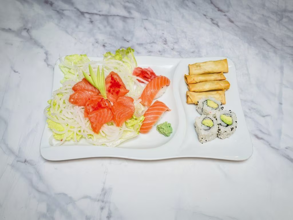 F8 sushi-sashimi-maki-set mit 2 lachs sushi und 6 lachs sashimi