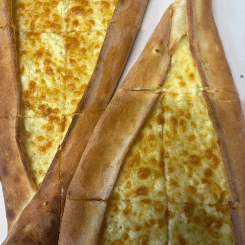 Pide mit Schafskäse