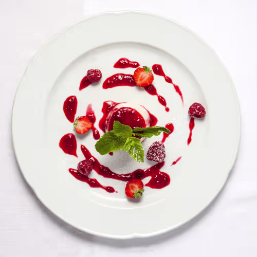 Panna Cotta su coulis di frutti di bosco
