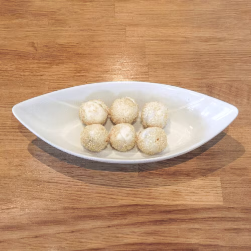 Klebreisbällchen mit schwarzem Sesam