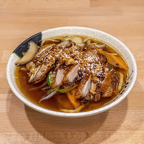 Ramen-Nudelsuppe mit knuspriger Ente