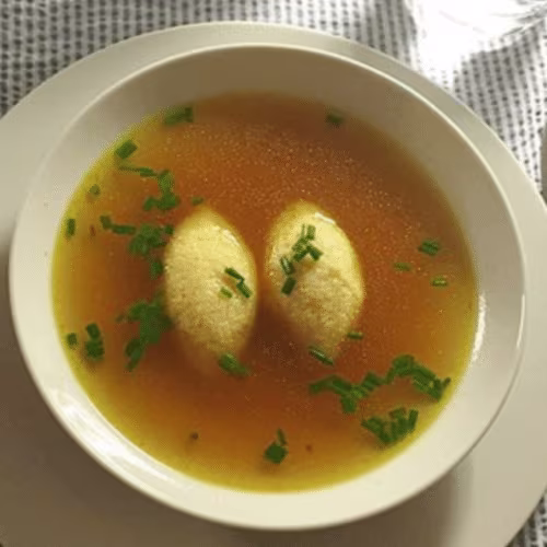 Grießnockerlsuppe, Rindsuppe mit 2 Stück Grießnockerln