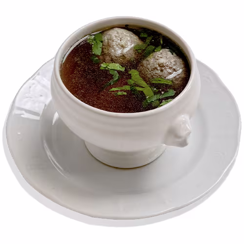 Leberknödelsuppe, Rindsuppe mit 2 Stück Leberknödeln.