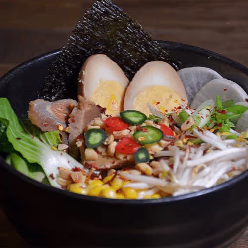 Vegetarischer Peanut Ramen (Spicy)