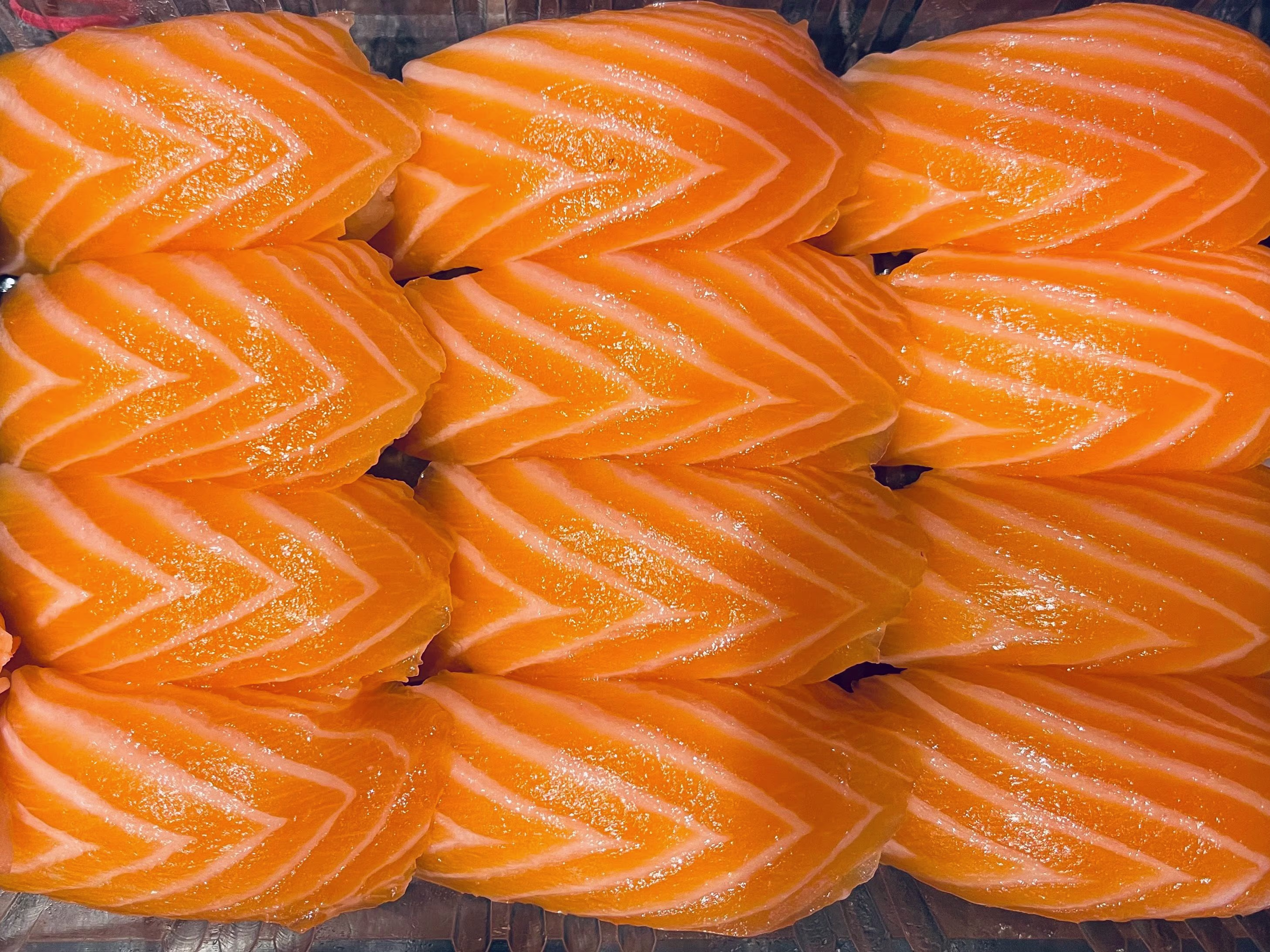 Lachs Sushi mittel (9 Sushi / 3 Maki)