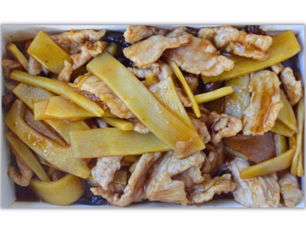 Schweinefleisch mit Bambus und Pilzen
