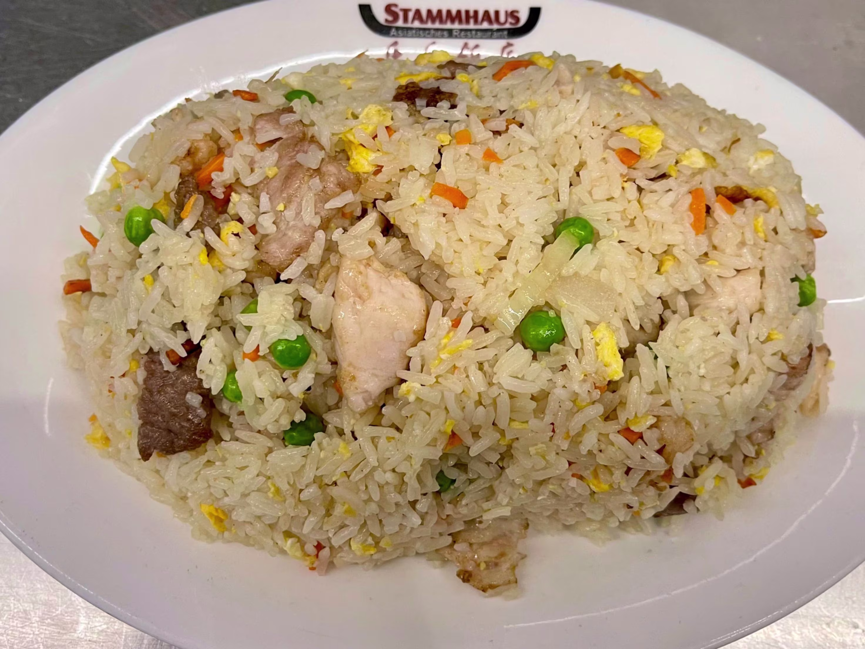 Gebratener Eierreis mit 3 Sorten Fleisch