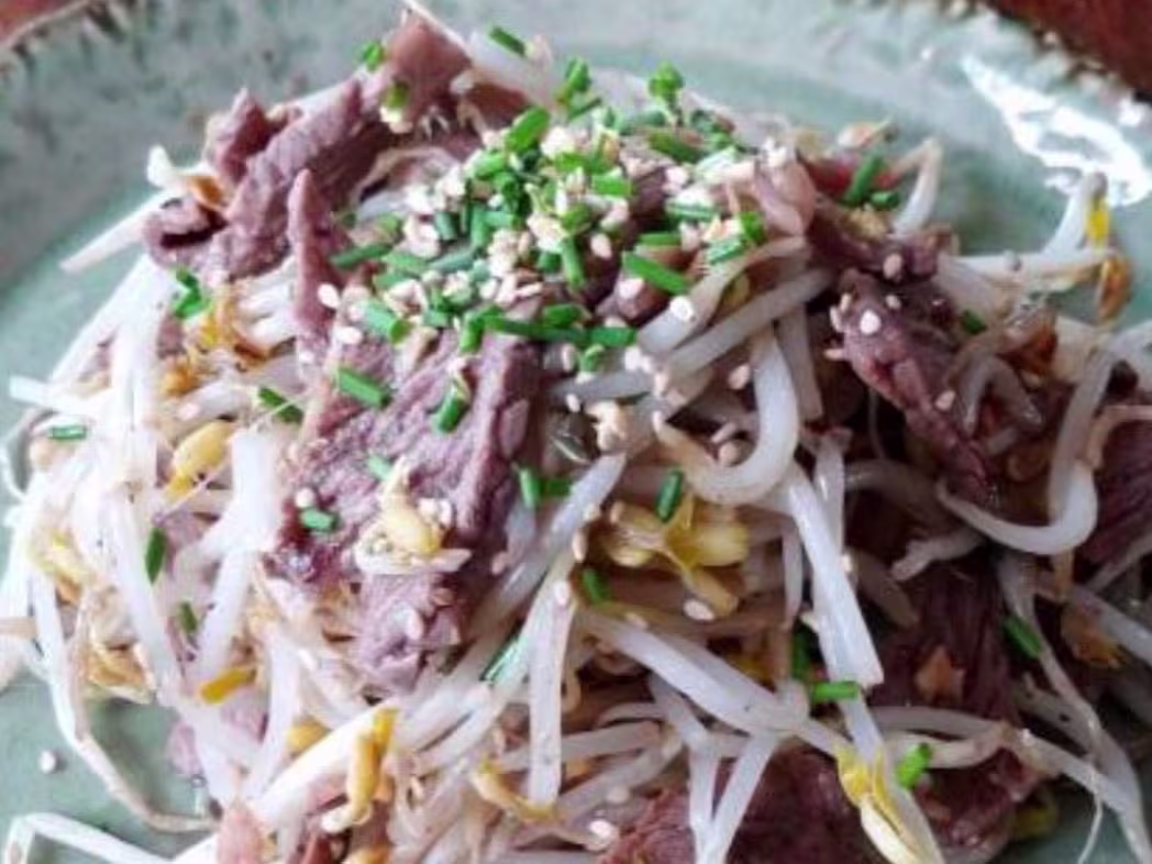 Rindfleisch mit Sojasprossen