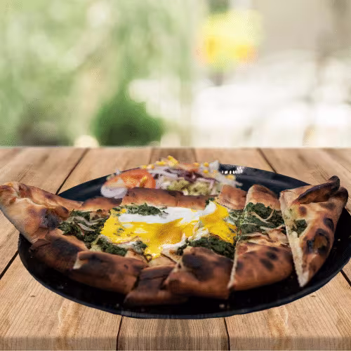 Pide mit Spinat und Ei