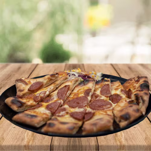Pide mit Käse und Sucuk