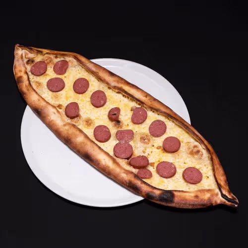 Pide mit Käse und Sucuk