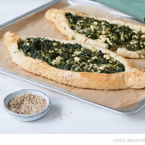 Pide mit Spinat und Käse