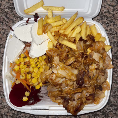 Kebapteller mit Schafskäse
